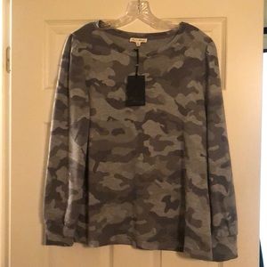 Cute long sleeve camp tee. Slightly puffy shoulders. Never worn with tags